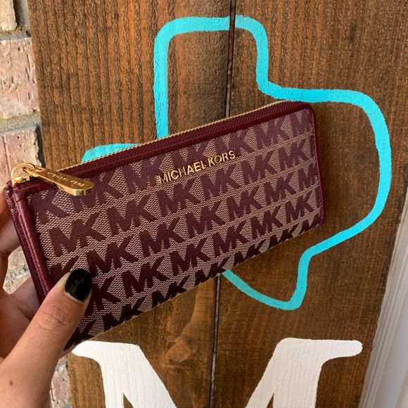 Michael Kors Handbags - ♥️ beautiful MK logo 3 quarter zip wallet oxblood